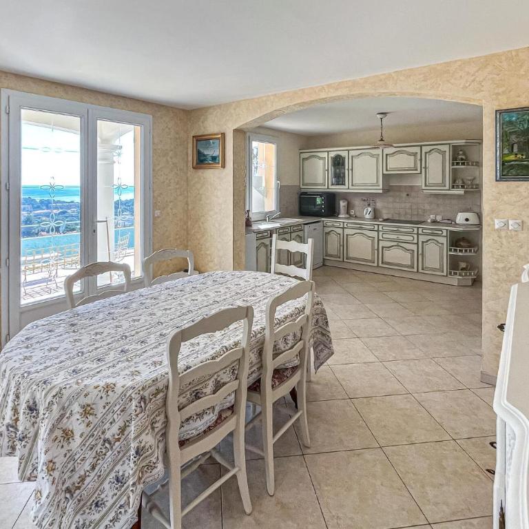 Awesome Home In Cavalaire - Maison 3 Chambres - 2
