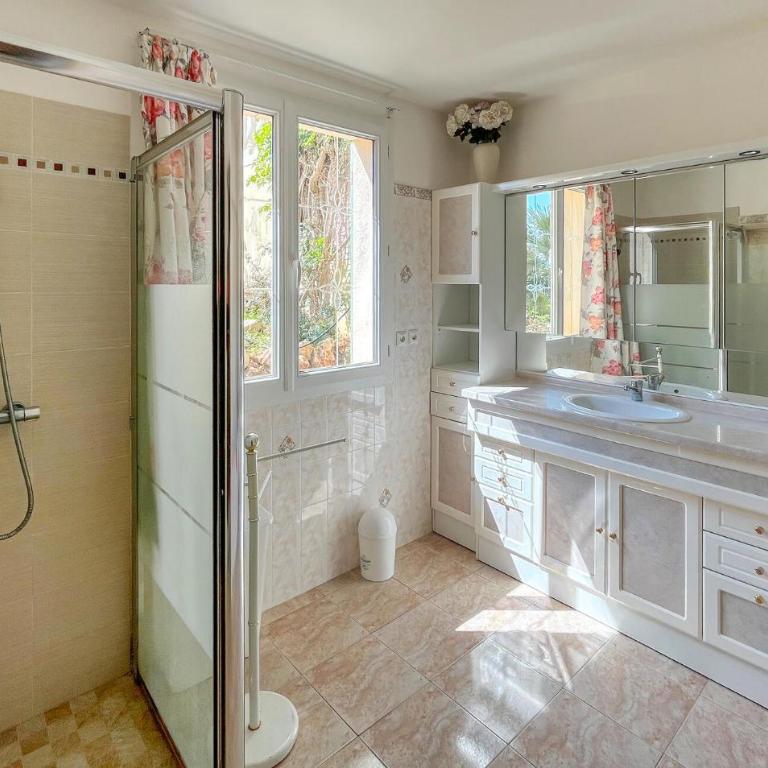 Awesome Home In Cavalaire - Maison 3 Chambres - 11