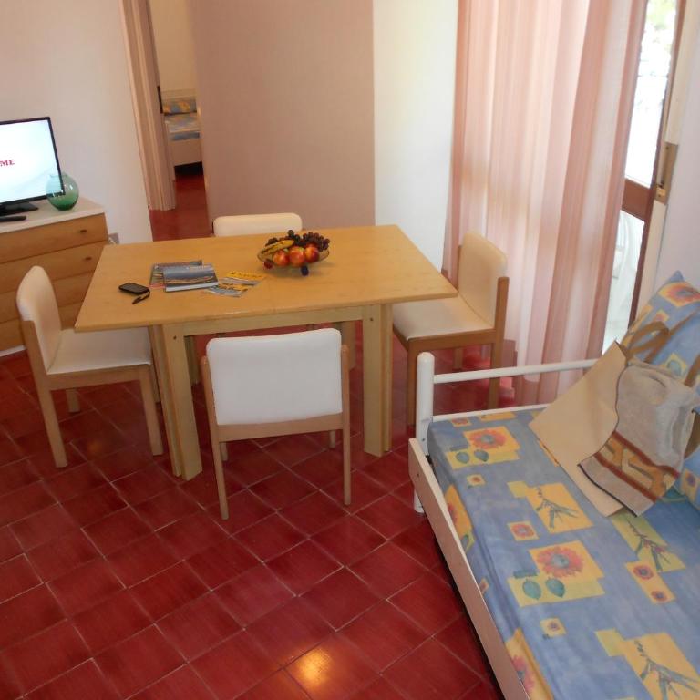 Appartamenti Vacanza Albatros - Appartamento Standard con 2 Camere da Letto - Via Julia, 3/5 - 9