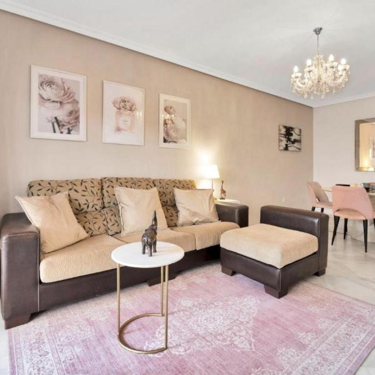 Apartamento con enorme terraza en complejo con piscina en Nueva Andalucía - Lorcrimar - Two-Bedroom Apartment - 1