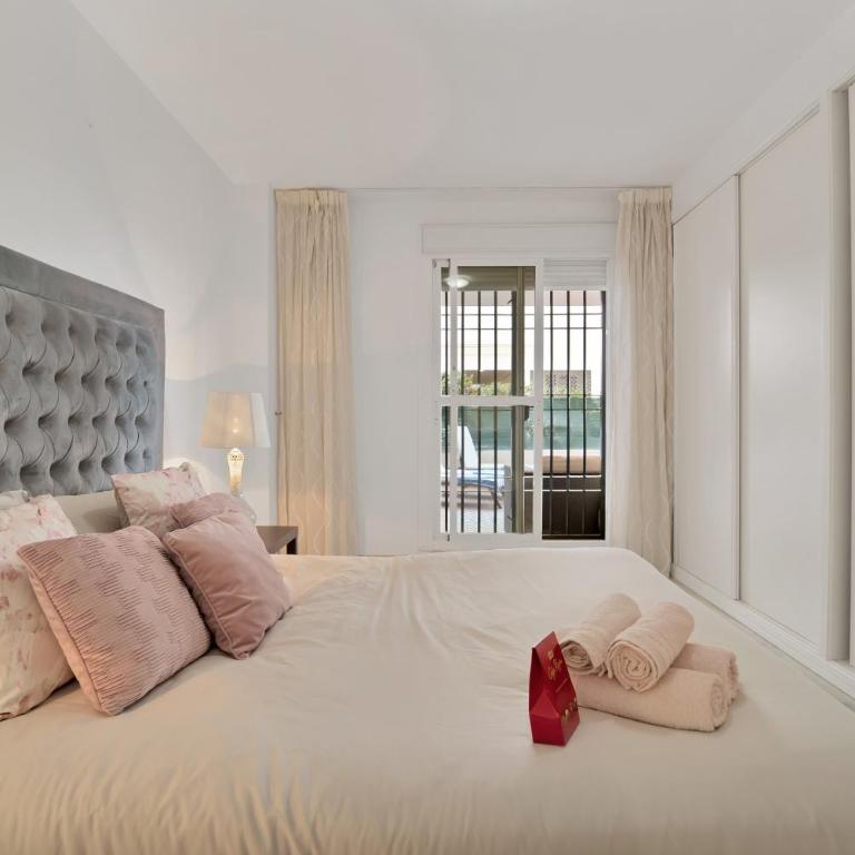 Apartamento con enorme terraza en complejo con piscina en Nueva Andalucía - Lorcrimar - Two-Bedroom Apartment - 6