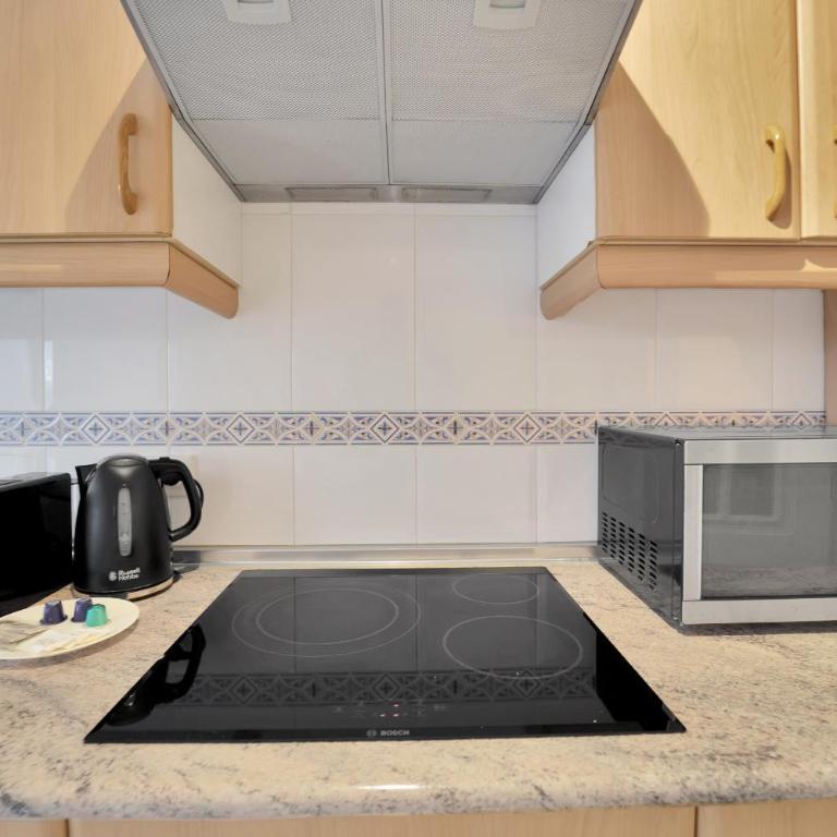 Apartamento con enorme terraza en complejo con piscina en Nueva Andalucía - Lorcrimar - Two-Bedroom Apartment - 7