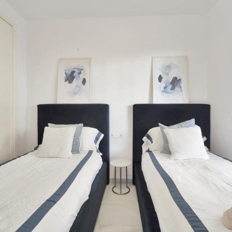 Apartamento con enorme terraza en complejo con piscina en Nueva Andalucía - Lorcrimar - Two-Bedroom Apartment - 13