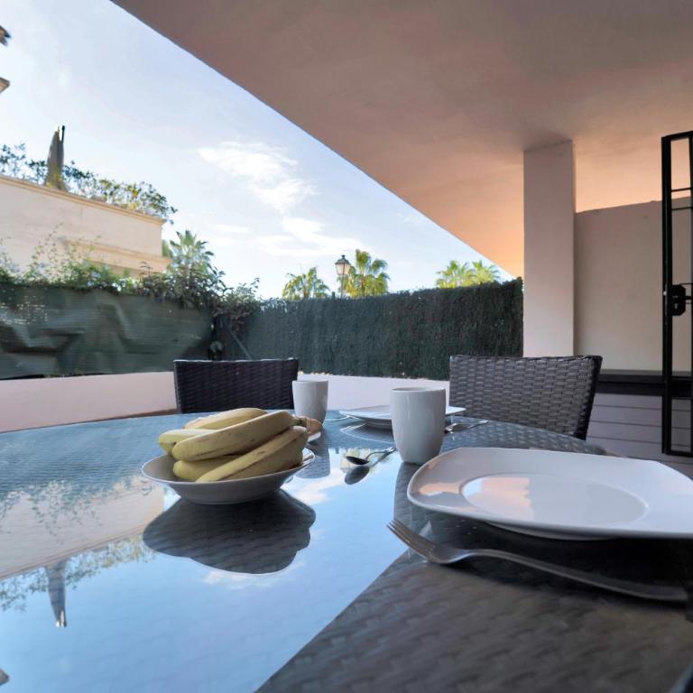 Apartamento con enorme terraza en complejo con piscina en Nueva Andalucía - Lorcrimar - Two-Bedroom Apartment - 14