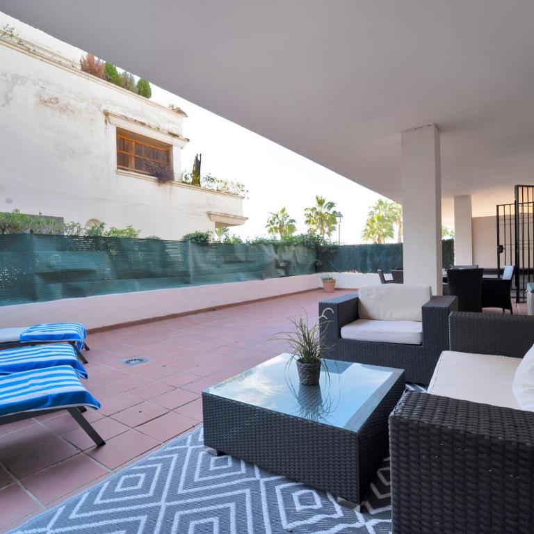Apartamento con enorme terraza en complejo con piscina en Nueva Andalucía - Lorcrimar - Two-Bedroom Apartment - 20