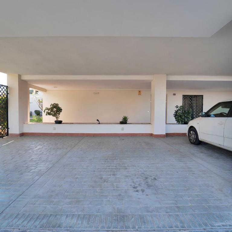 Apartamento con enorme terraza en complejo con piscina en Nueva Andalucía - Lorcrimar - Two-Bedroom Apartment - 21