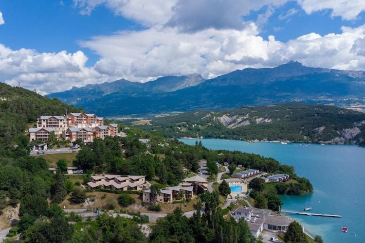 Mobile homes for 4 people with lake view in Residence L'Ecrin du Lac, Chorges - Appartement 3 Chambres - 24