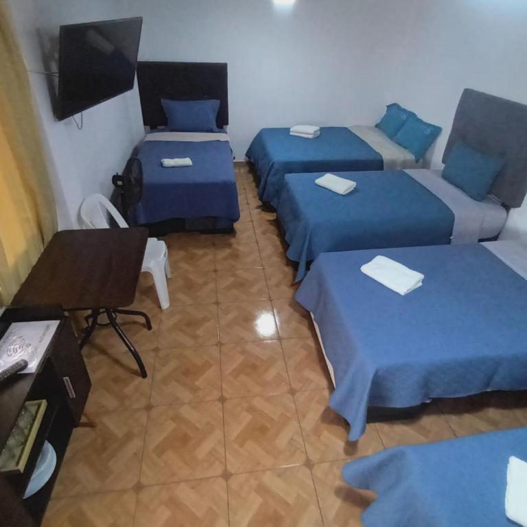 Across from Lima Airport - A y J Familia - Suite Familiar - 4