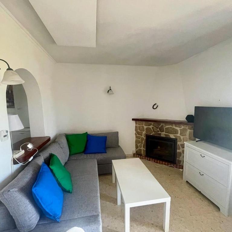 Casa con piscina en urbanización tranquila y con vistas al mar y la montaña - Casa de 3 dormitorios - 2