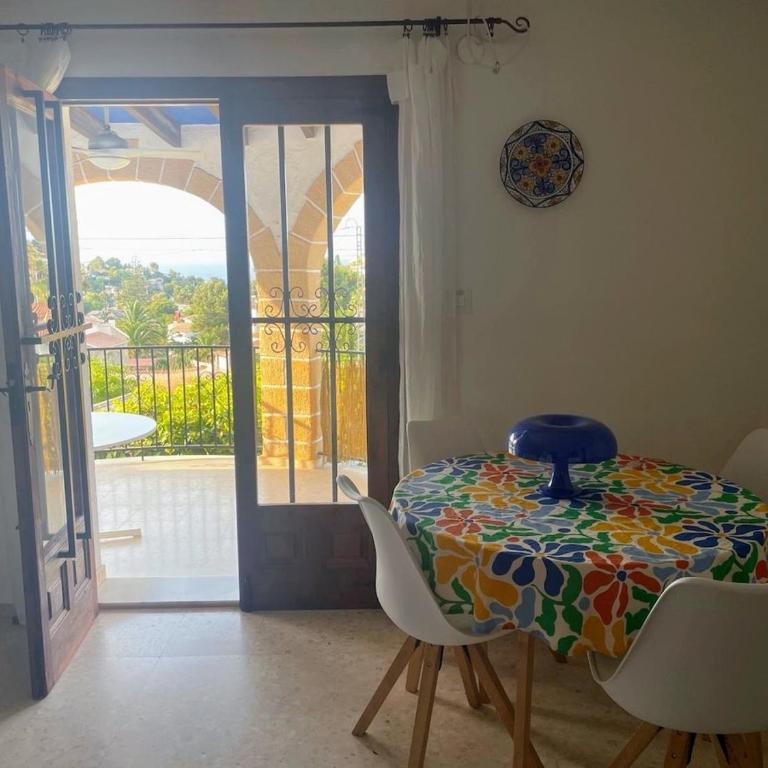 Casa con piscina en urbanización tranquila y con vistas al mar y la montaña - Casa de 3 dormitorios - 5