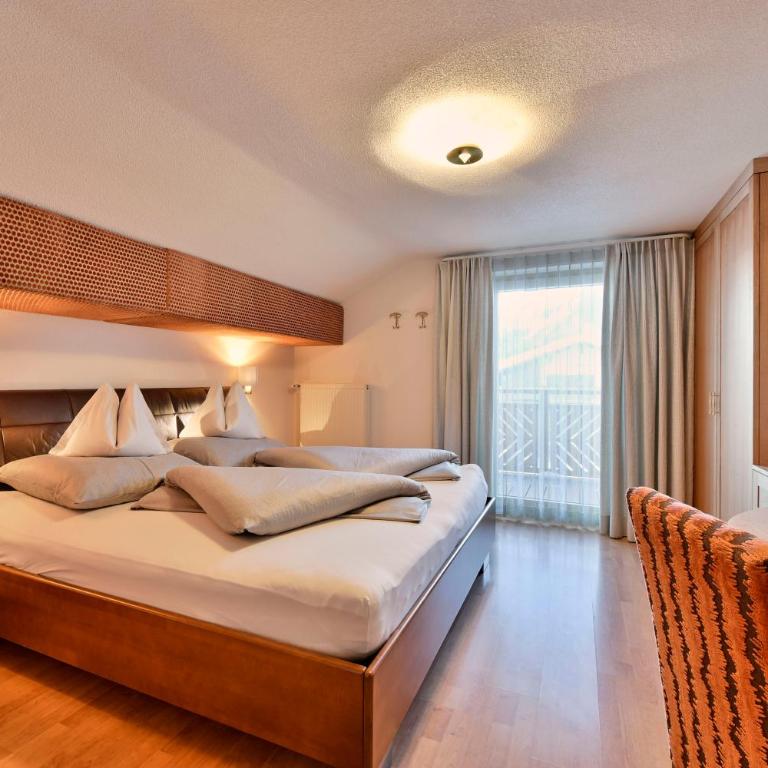 Pension Regina - Doppelzimmer mit Balkon - 3