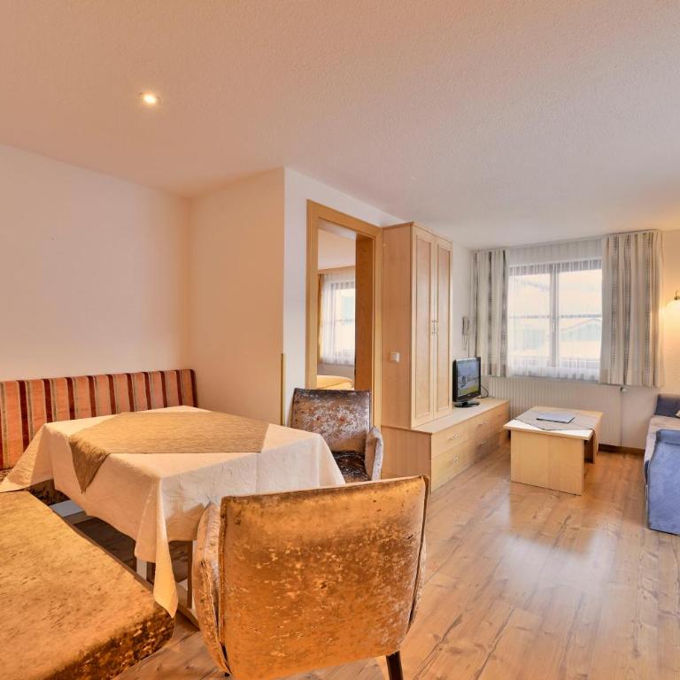 Pension Regina - Apartment mit 2 Schlafzimmern und Balkon - 1