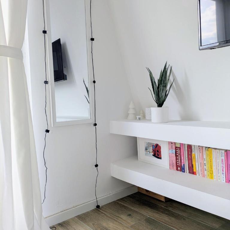 Hiona Apartment - One-Bedroom Apartment - 57