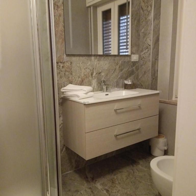 Hotel Margherita Meublè - Camera Matrimoniale con Bagno Privato - 6