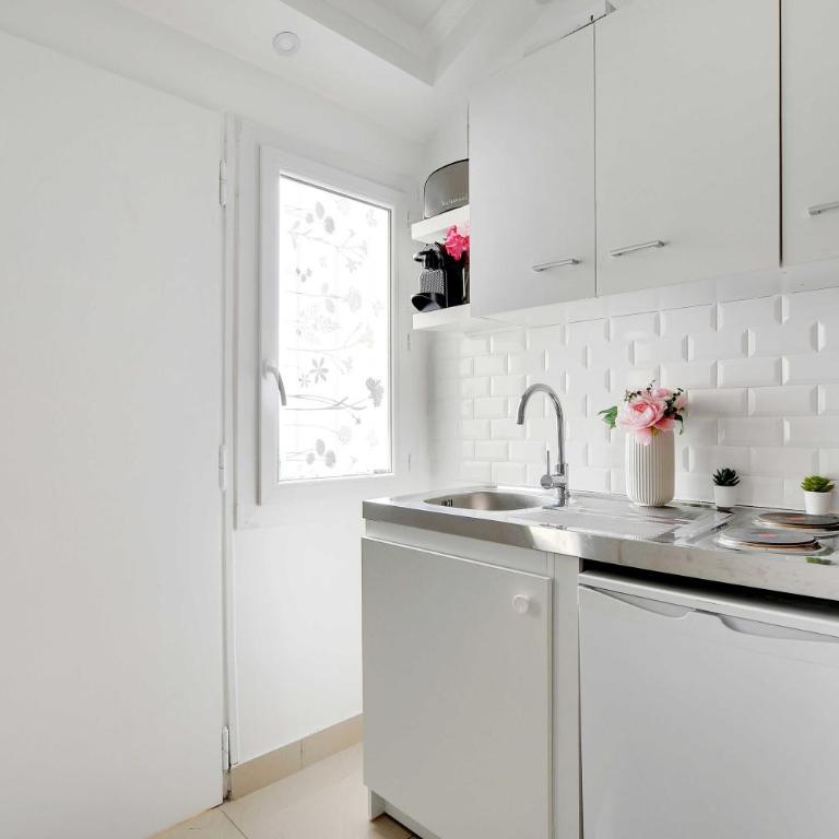 Charming Studio for 2 – Near Voltaire & 11th Arr Town Hall, Paris - Apartment - 5