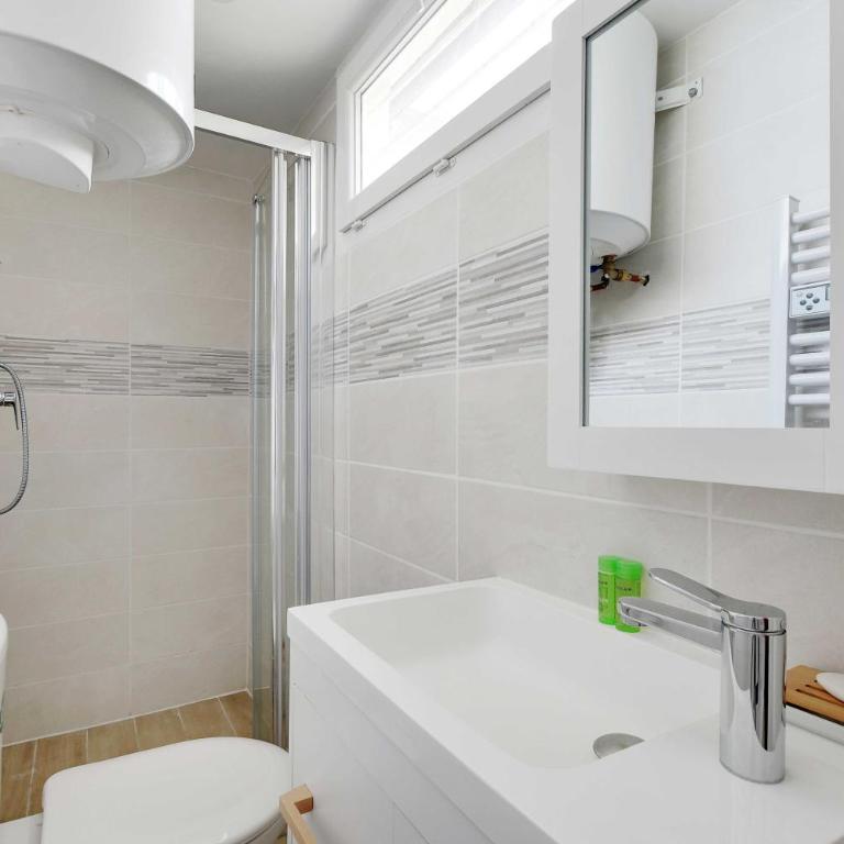 Charming Studio for 2 – Near Voltaire & 11th Arr Town Hall, Paris - Apartment - 12