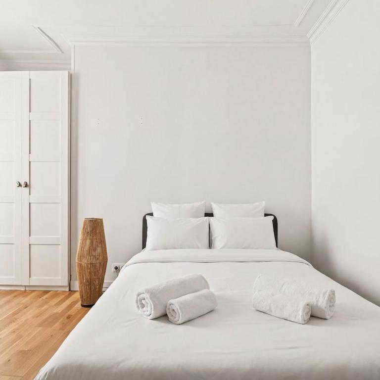 Lovely 2BR flat 10 min to Montmartre & Pigalle - Apartamento de 2 dormitorios - 11
