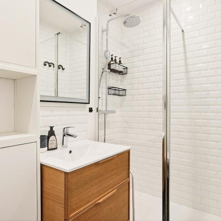 Lovely 2BR flat 10 min to Montmartre & Pigalle - Apartamento de 2 dormitorios - 6