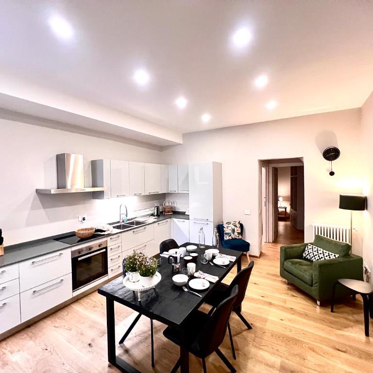 Courtyard 23 - Two-Bedroom Apartment - 6