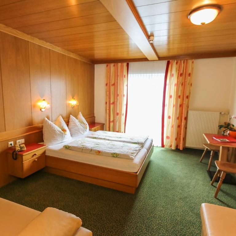 Alpenhotel Tauernstüberl - Vierbettzimmer - 2