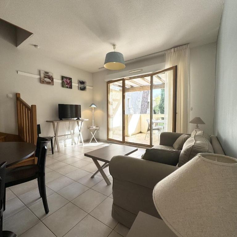Résidence avec piscine chauffée aux Baumettes - Appartement 2 Chambres - 17