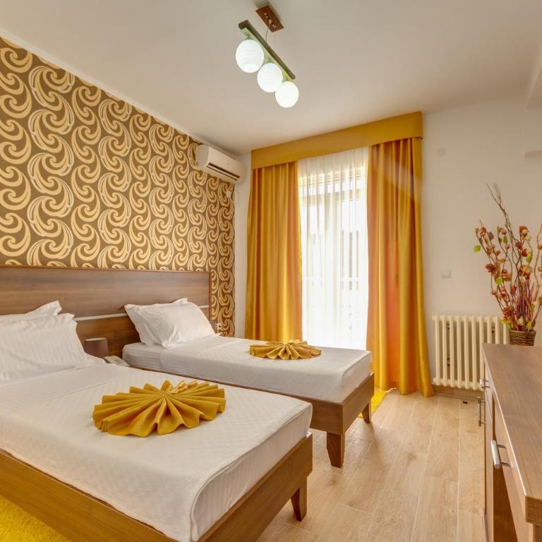 Sutomore Akapulco Hotel - Porodična Soba sa Balkonom - 1