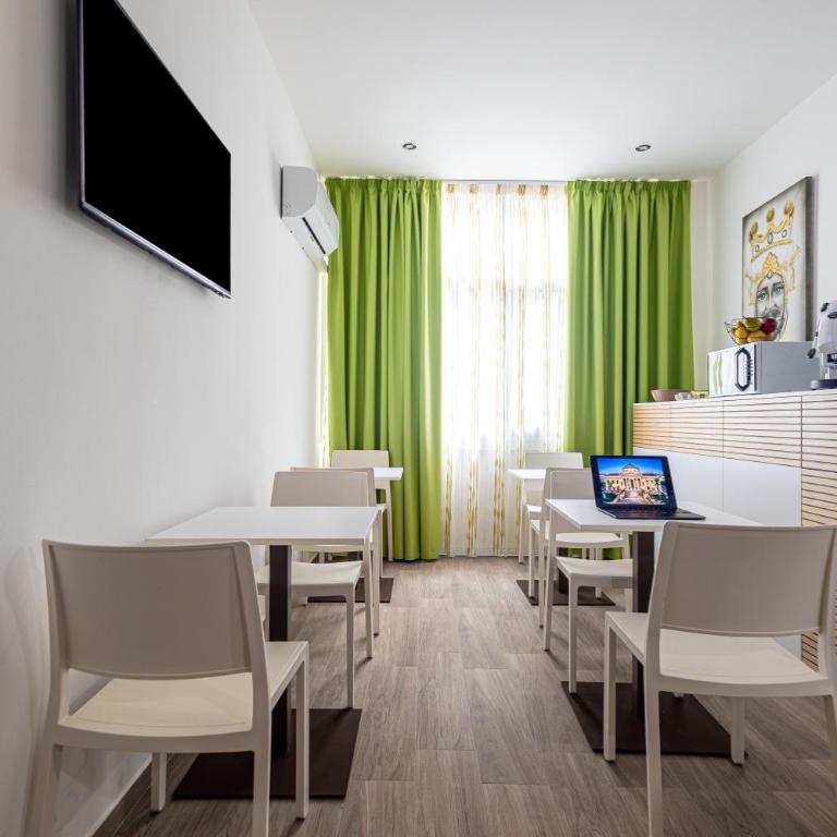 Regina Rooms - Triple Room with Balcony - 4