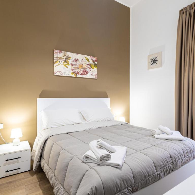 Regina Rooms - Double Room with Balcony - 13