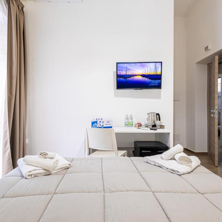 Regina Rooms - Double Room with Balcony - 16