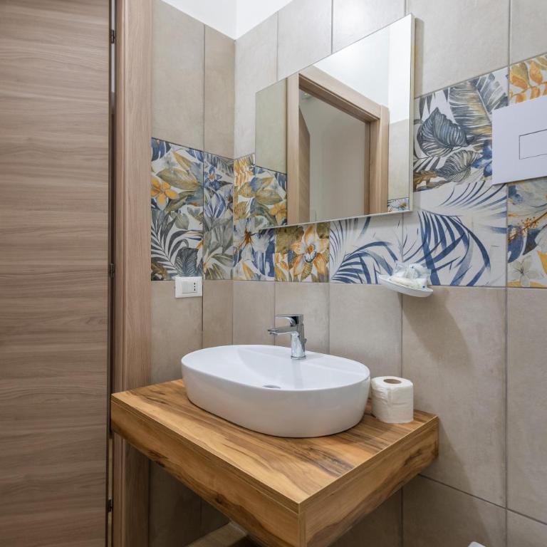 Regina Rooms - Double Room with Balcony - 25