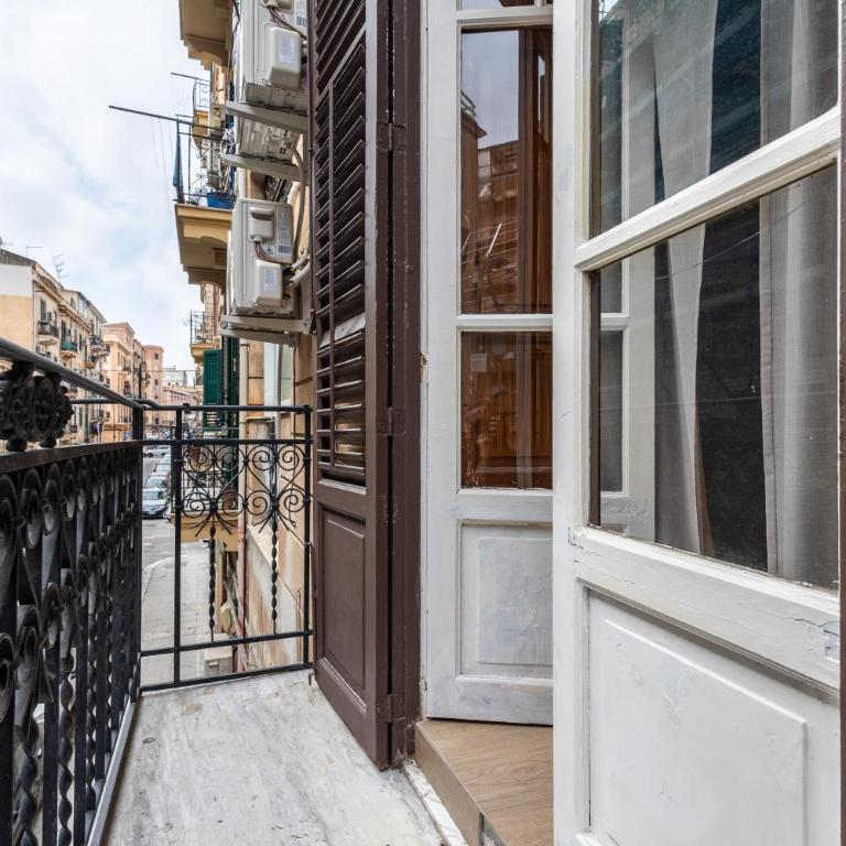 Regina Rooms - Double Room with Balcony - 31