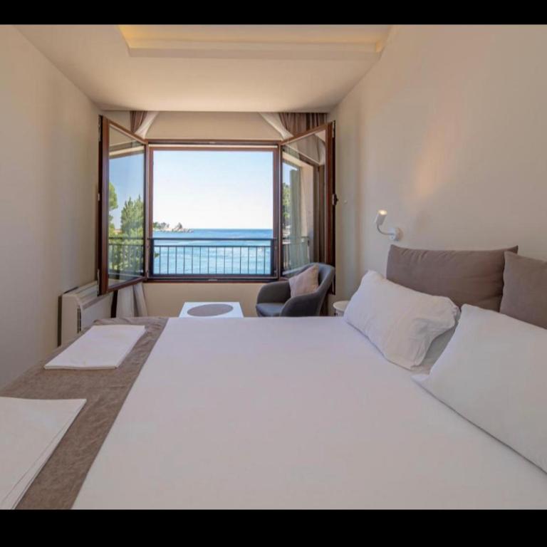 Mar de Lux - Deluxe One-Bedroom Apartment with Ocean View - 2