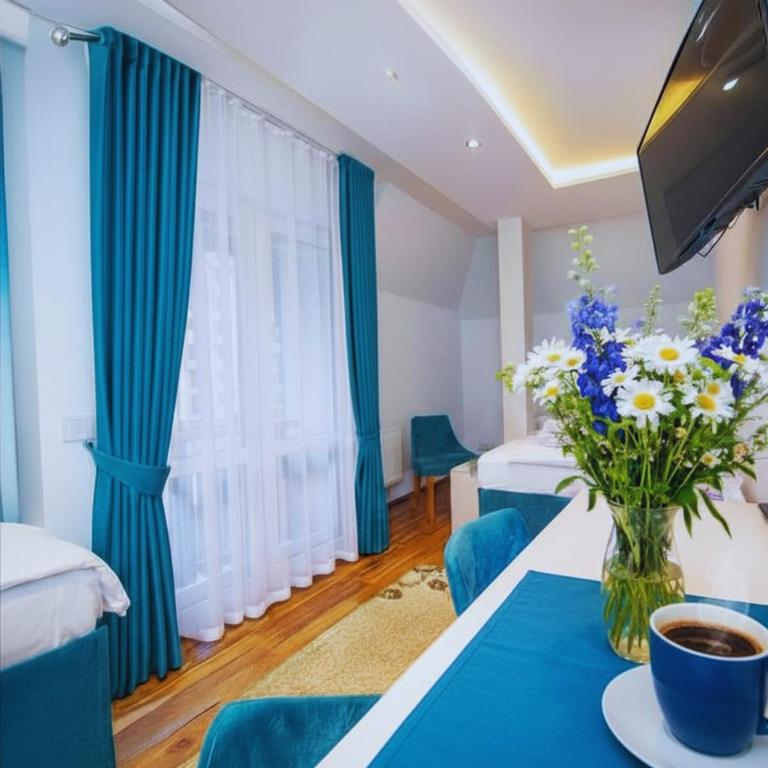 One Luxury Suites AKUSTIK - 3 minuta peške do Jezera - Dvokrevetna Soba s Pomoćnim Ležajem - 10