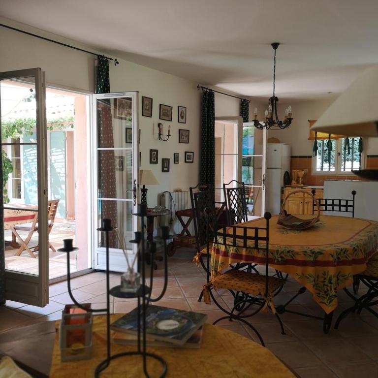 Au calme, belle villa plein sud, piscine privée, mer à 100 m ! - Villa - 17