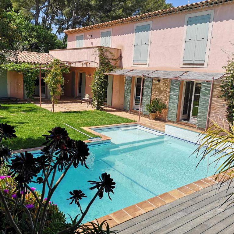 Au calme, belle villa plein sud, piscine privée, mer à 100 m ! - Villa - 5