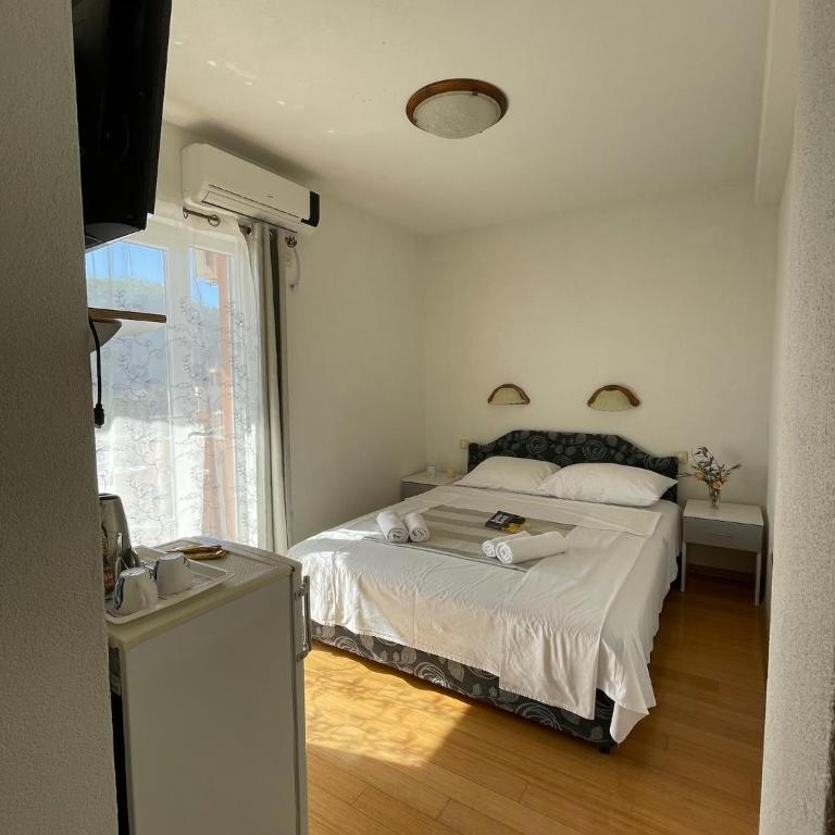 Villa Ivanovic - Double Room with Mountain View - 1