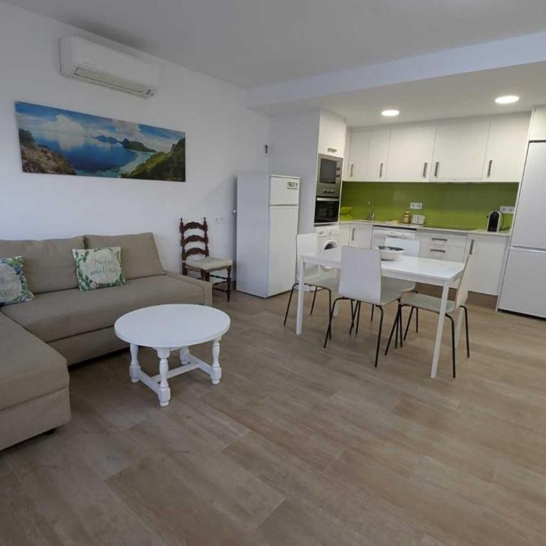 Tropicana–30m de la Playa con Parking y A/C - Apartamento - 20