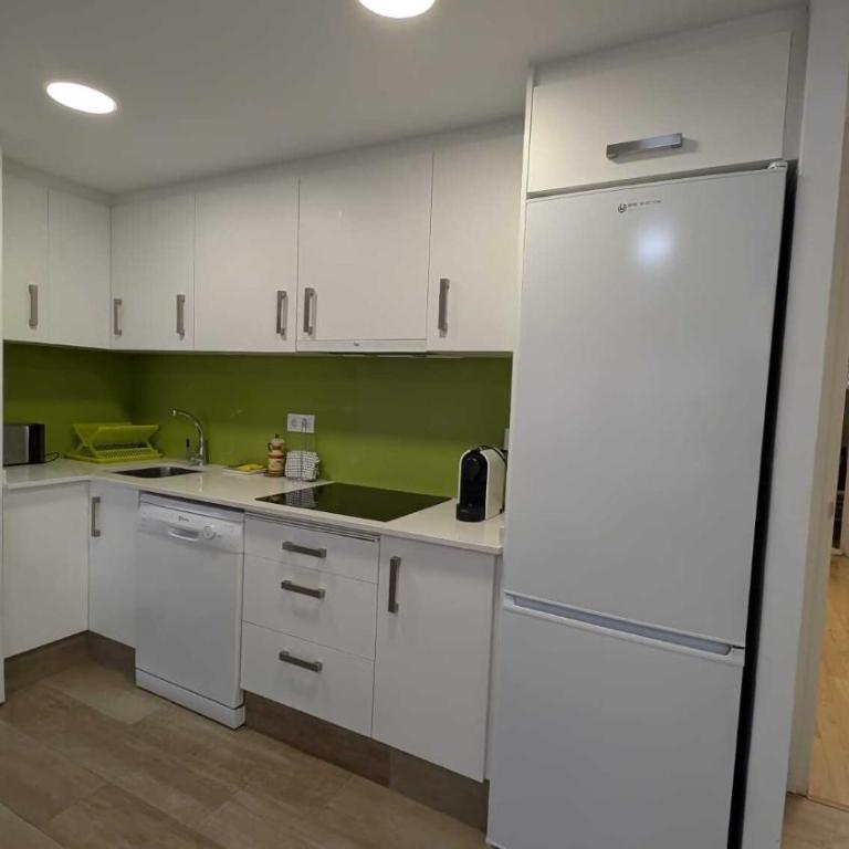Tropicana–30m de la Playa con Parking y A/C - Apartamento - 26