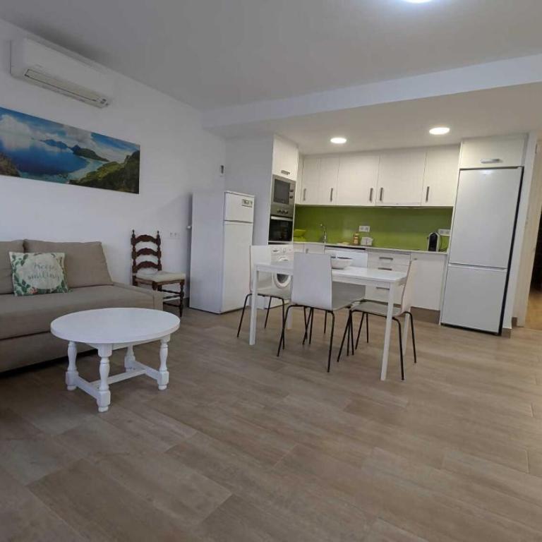 Tropicana–30m de la Playa con Parking y A/C - Apartamento - 28