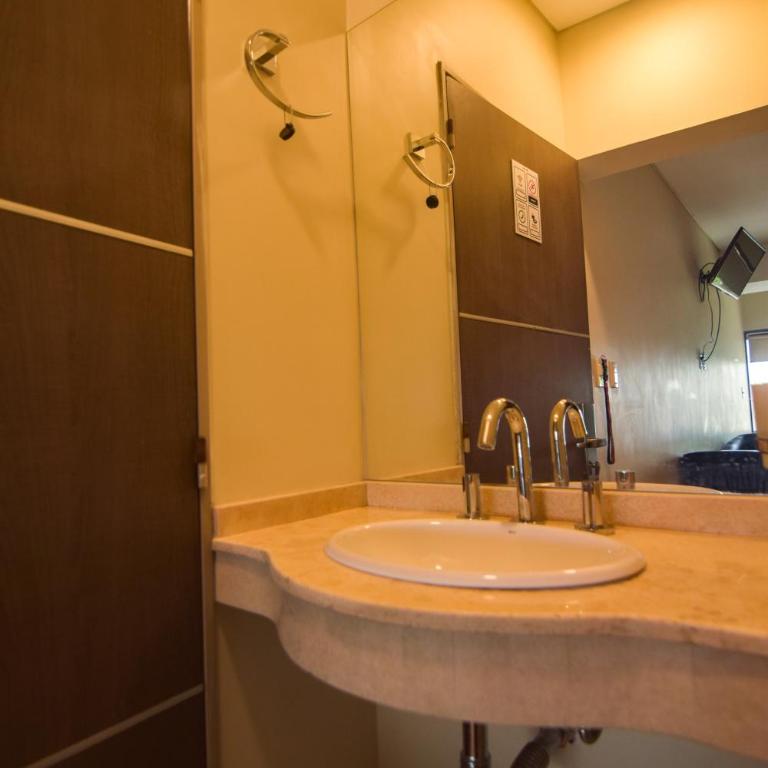 Hotel Veladero - Habitación Triple con vistas a la ciudad - 10