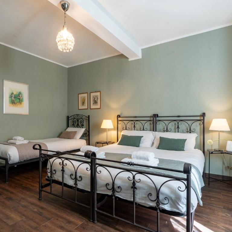 Locami Rooms Castaldi - Camera Tripla con Bagno Privato Esterno - 3