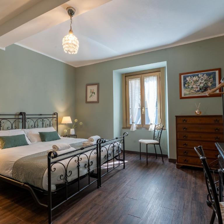 Locami Rooms Castaldi - Camera Tripla con Bagno Privato Esterno - 1