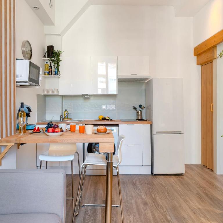Le Garibaldi 2 - OFFRE SPÉCIALE LANCEMENT - Idéal Couple en Quête d'un Pied à Terre Confort - Animaux Acceptés - 5min à pied du Port - CENTRE VILLE - Commerces - Plage 10min en voiture - WIFI HD - One-Bedroom Superior Apartment - 8