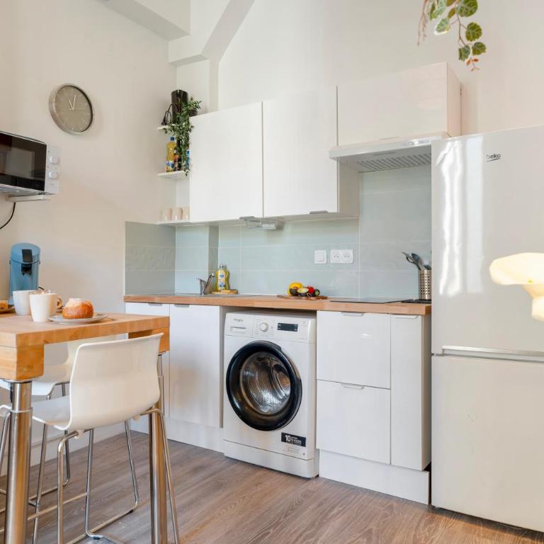 Le Garibaldi 2 - OFFRE SPÉCIALE LANCEMENT - Idéal Couple en Quête d'un Pied à Terre Confort - Animaux Acceptés - 5min à pied du Port - CENTRE VILLE - Commerces - Plage 10min en voiture - WIFI HD - One-Bedroom Superior Apartment - 3