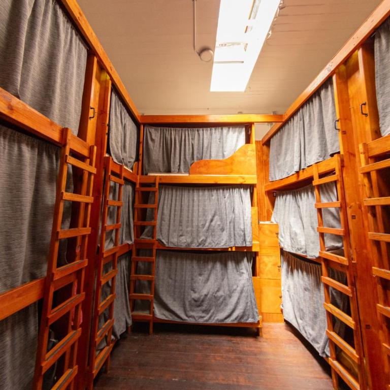 Aotea Backpacker Hostel - Single Bed in Mixed Dormitory Room - 2