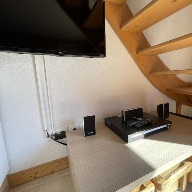 Appt Snowfront Aussois 6 People Le Marmotton - Two-Bedroom Apartment with Mountain View - 2