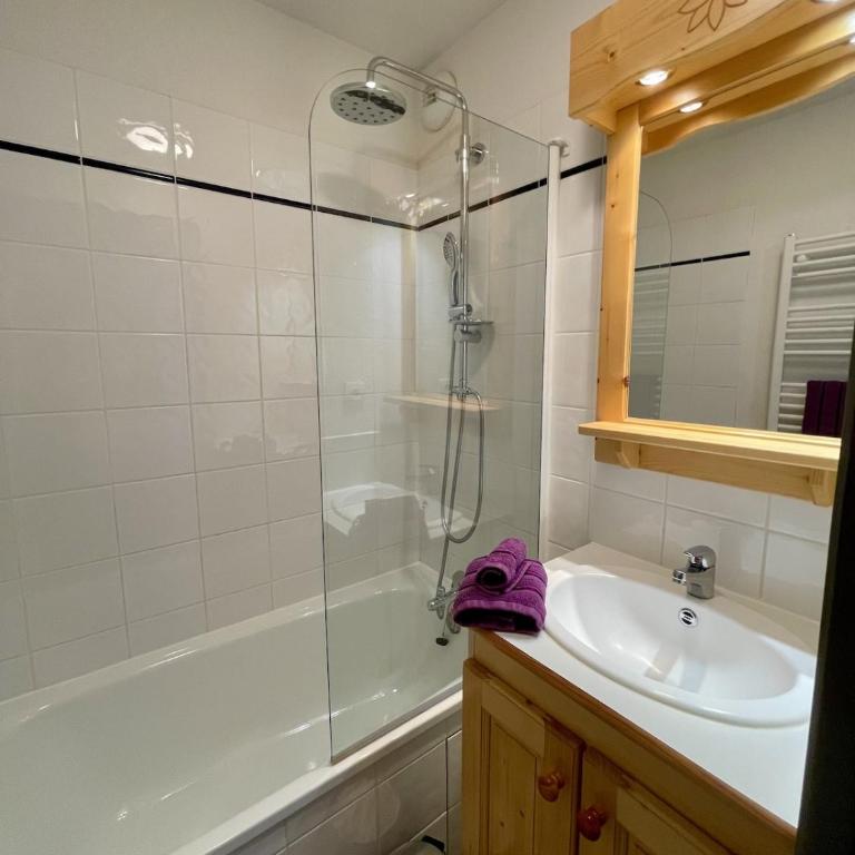 Appt Snowfront Aussois 6 People Le Marmotton - Two-Bedroom Apartment with Mountain View - 5
