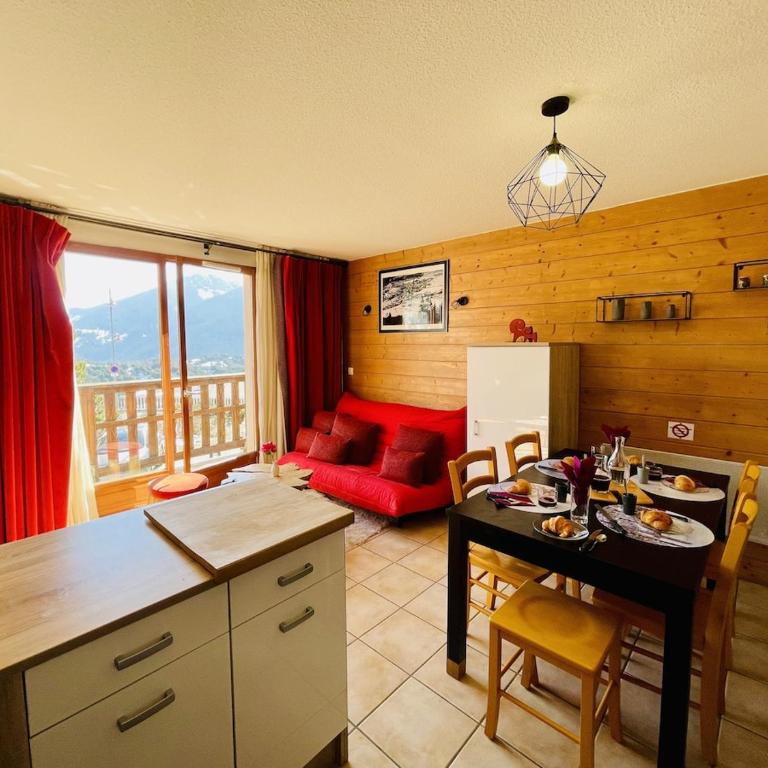 Appt Snowfront Aussois 6 People Le Marmotton - Two-Bedroom Apartment with Mountain View - 9