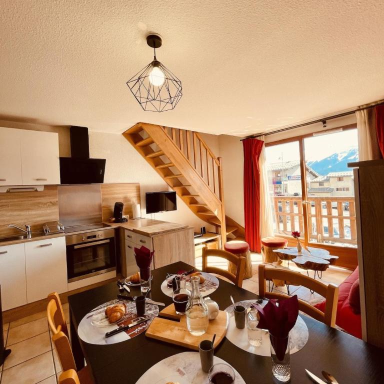 Appt Snowfront Aussois 6 People Le Marmotton - Two-Bedroom Apartment with Mountain View - 12
