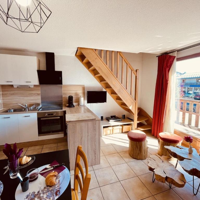 Appt Snowfront Aussois 6 People Le Marmotton - Two-Bedroom Apartment with Mountain View - 13